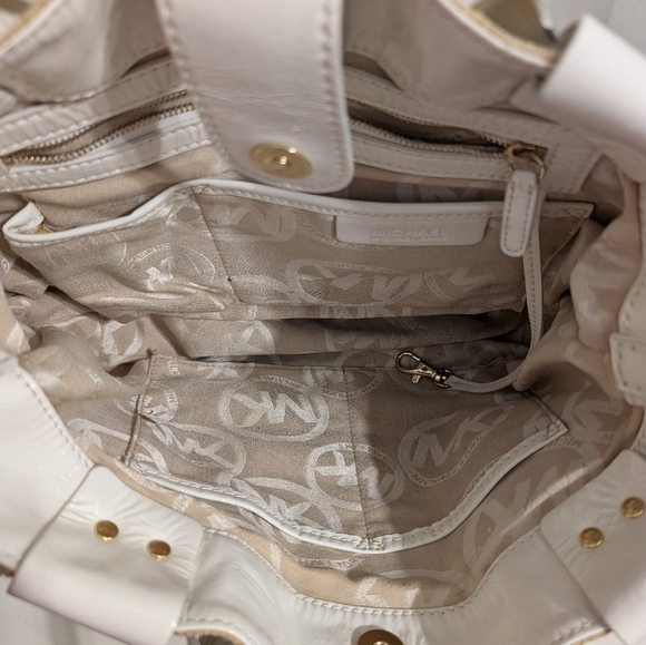 Michael Kors White Patent Leather &‎ Beige Raffia Buckled Hobo Bag - Picture 14 of 16